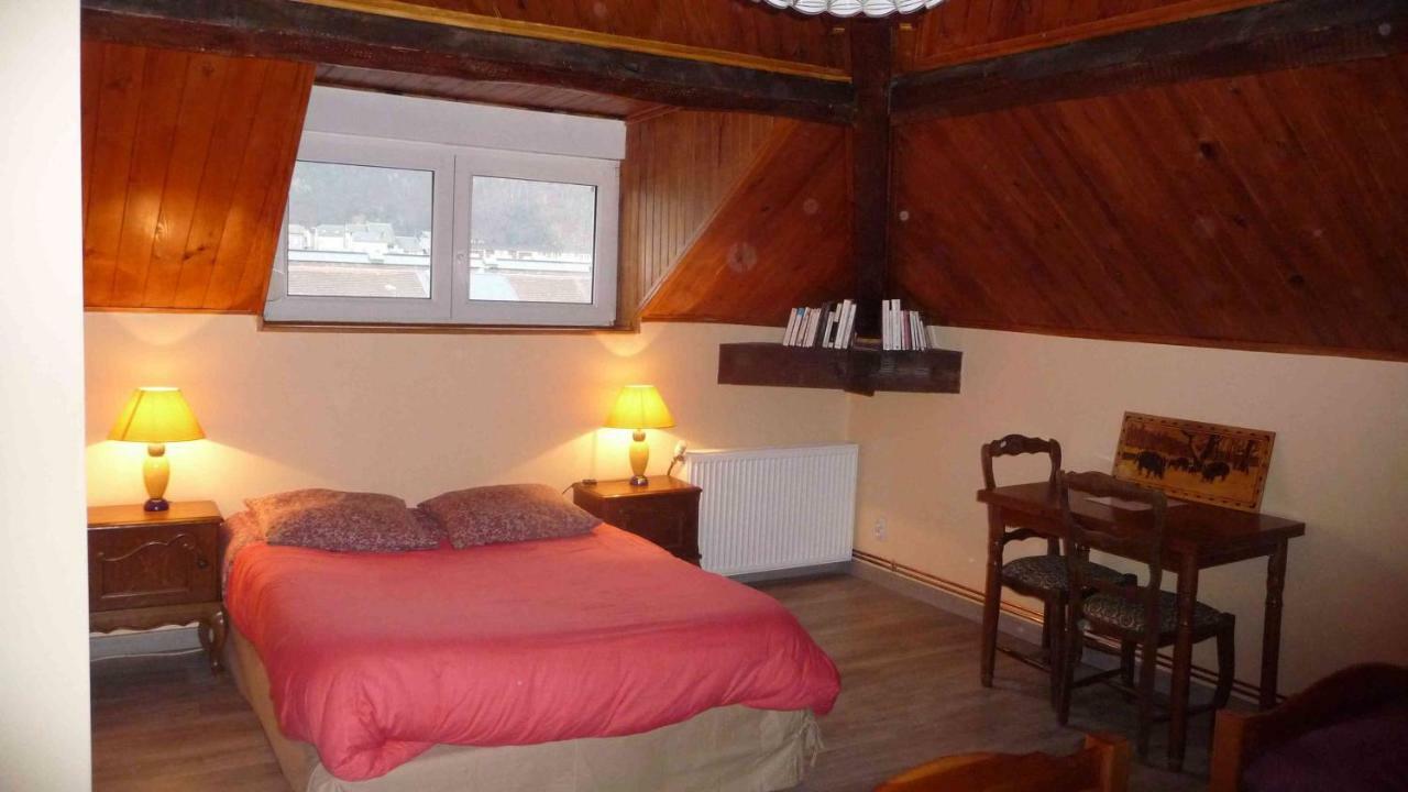 Le Point Du Jour Bed & Breakfast Revin  Exterior photo